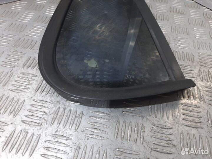 Стекло кузовное заднее правое Volkswagen Tiguan NF