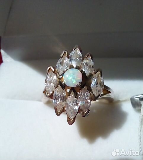 Серебряное кольцо с опалом 925