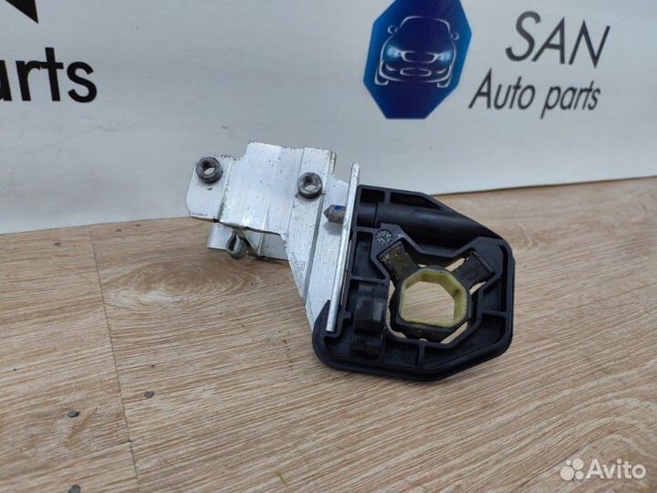 Кронштейн радиатора правый Bmw 3 F30 N20B20 2012