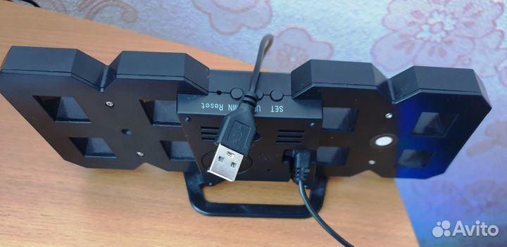 Часы электронные настольные,новые