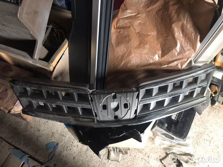 Решотка радиатора нессан тиида