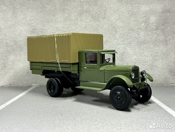 Коллекционная модель Зис-32 Нати 1:43 Нап