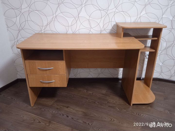 Письменный стол