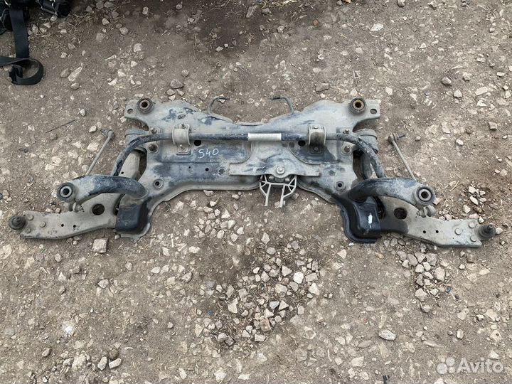 Volvo S40 подрамник подвески