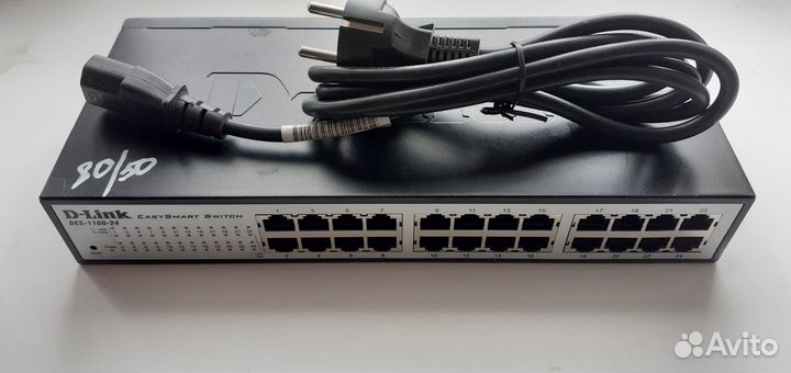 Коммутатор D-Link DES-1100-24 с проводом питания