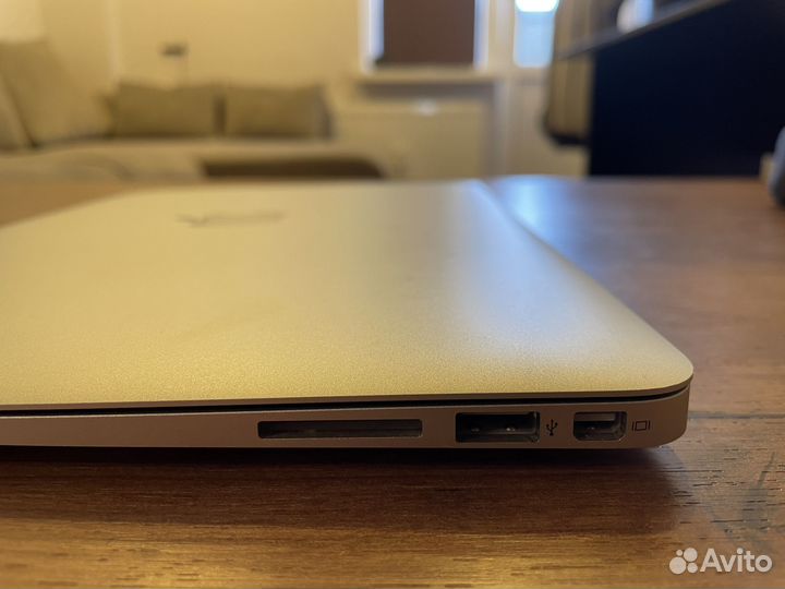 MacBook Air 13 (2011), 128 гб, Core i5, 1.7 ггц, R