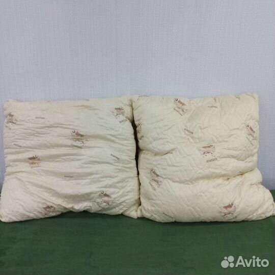 Подушки овечья шерсть 70х70. Цена за обе