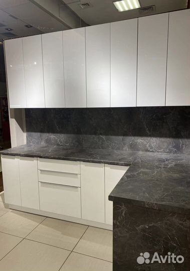 Кухонный гарнитур новый угловой