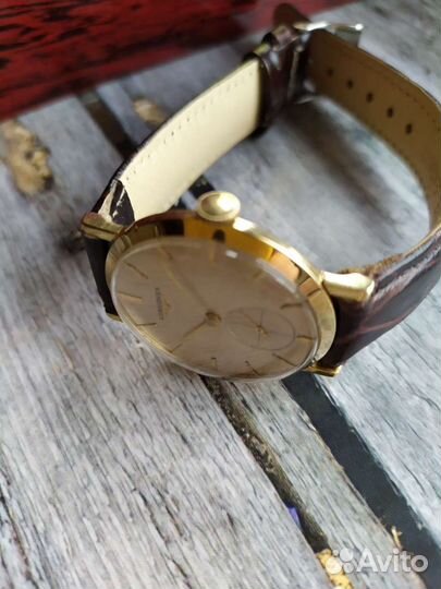 Часы золотые. Longines