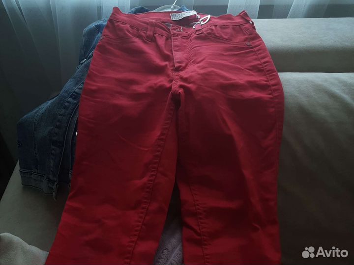 Школьные блузки,джинсы,брюки,куртка и др.вещи