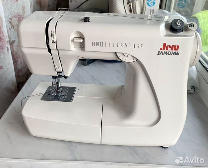 Швейная машина Janome