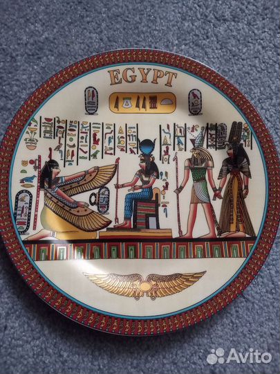 Тарелки, кружки, брелки сувенирные