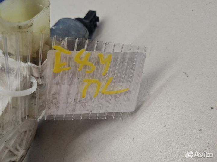 Моторчик стеклоподъёмника передний левый BMW X1 E8