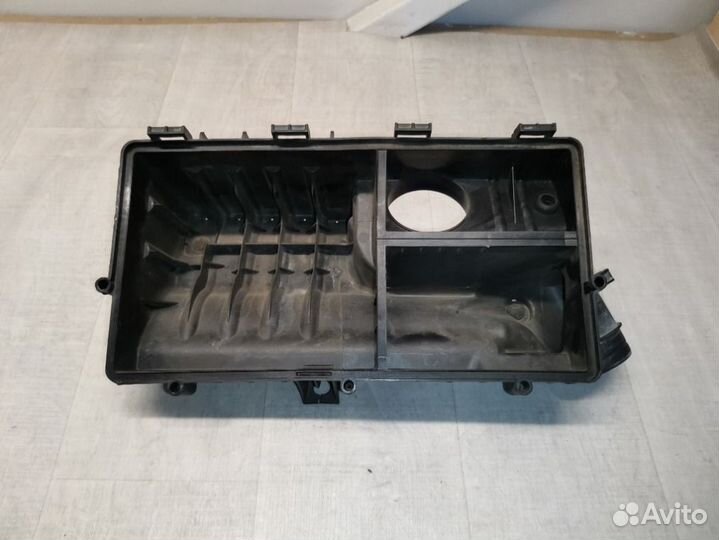 Корпус воздушного фильтра Volkswagen Golf 5 1.4