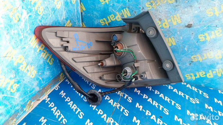 Стоп-сигнал правый Toyota Wish ZGE20