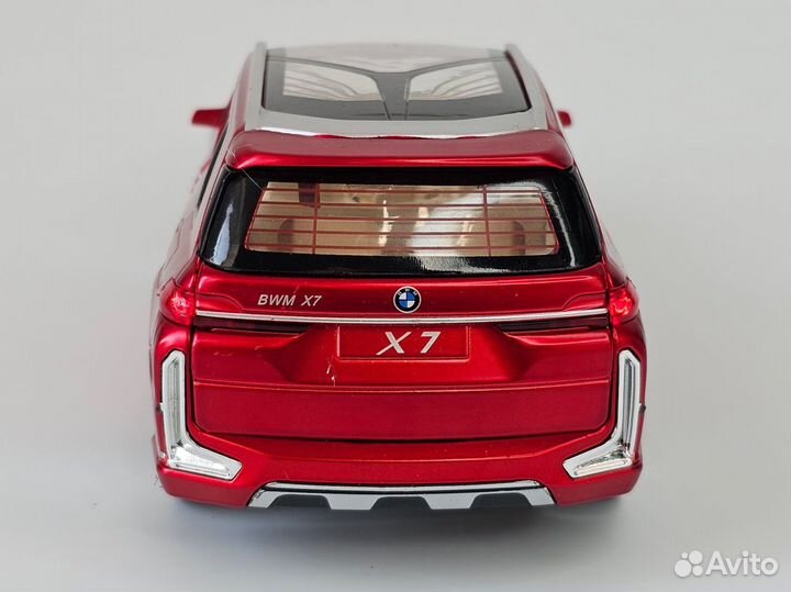 Модель машины BMW X7 красный 1:24