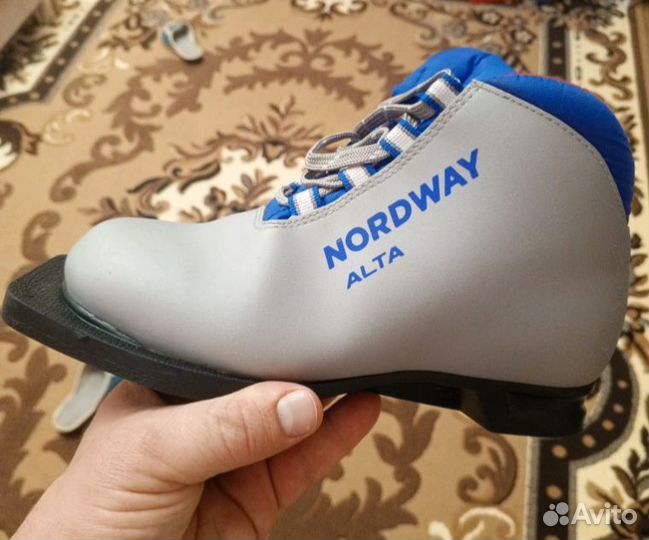 Лыжные ботинки