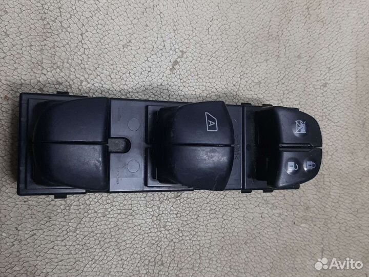 Блок управления стеклоподъемниками Nissan Juke