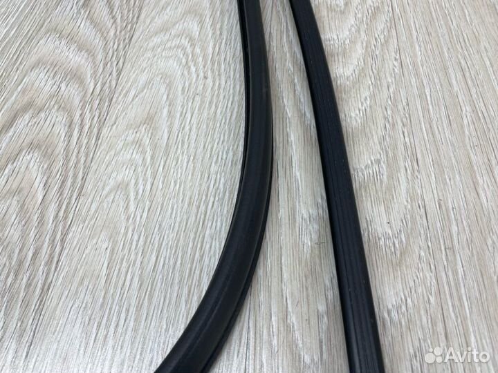 Уплотнитель двери задний левый Hyundai Ix35