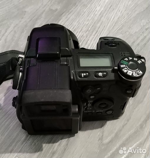 Полупрофессиональную цифроваю фотокамеру Minolta D