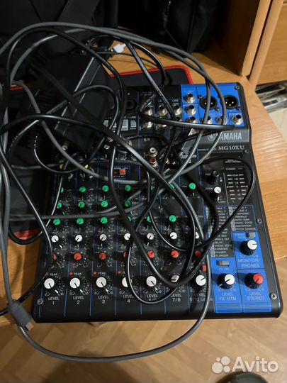 Yamaha MG10XU Микшерный пульт в отличном состоянии