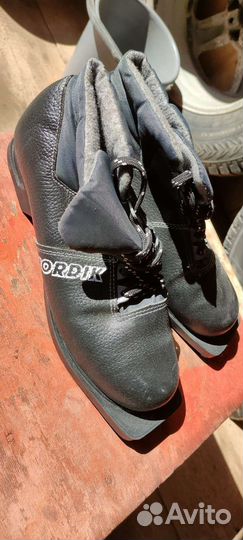 Лыжные ботинки