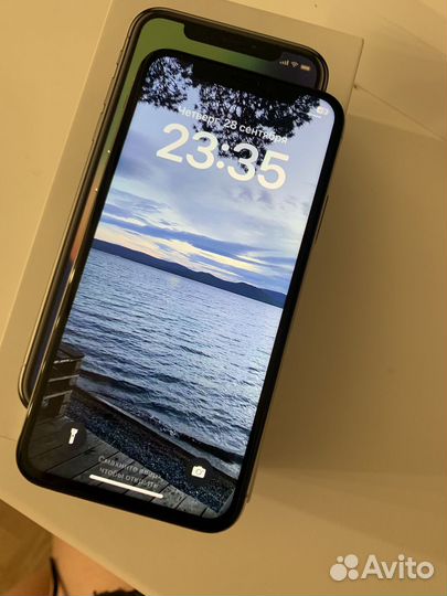 Телефон iPhone X на 64 гб