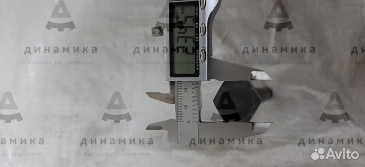 Болт (М16х205) гбц двигателя Shanghai C6121 C04CL