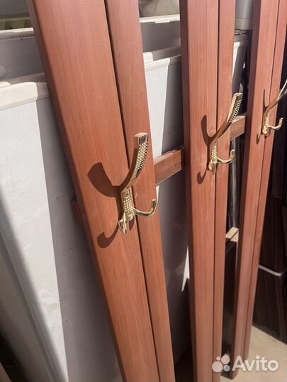 Вешалка для одежды настенная