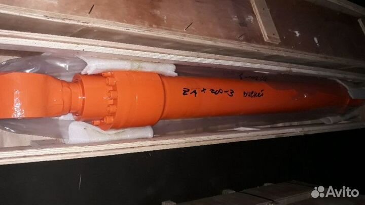 Гидроцилиндр ковша Hitachi ZX200-3