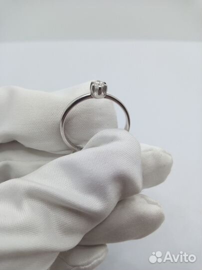 Золотое кольцо с бриллиантом 17р