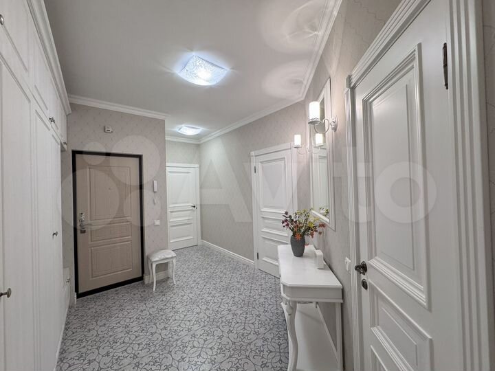 2-к. квартира, 77 м², 5/9 эт.