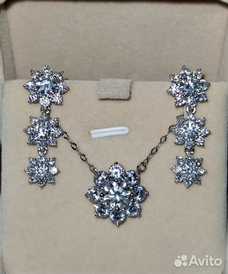 Серьги 5.88 ct и подвеска 2ct с муассанитами