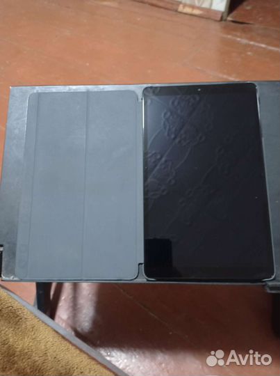 Планшет Samsung T515 с оригинальным чехлом книжкой
