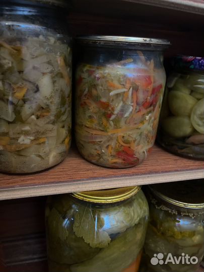 Домашние салаты, грибы, варенья, сок яблочный