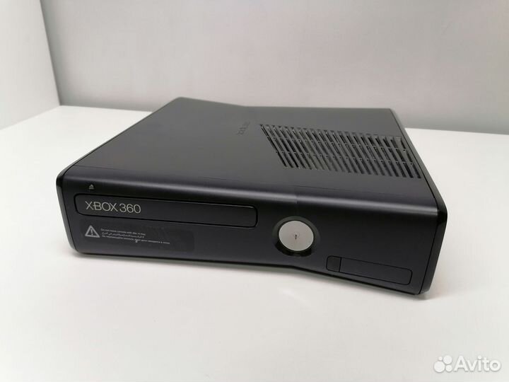 Xbox 360S под восстановление или на запчасти
