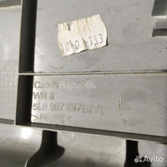 Обшивка стойки Шкода Йети