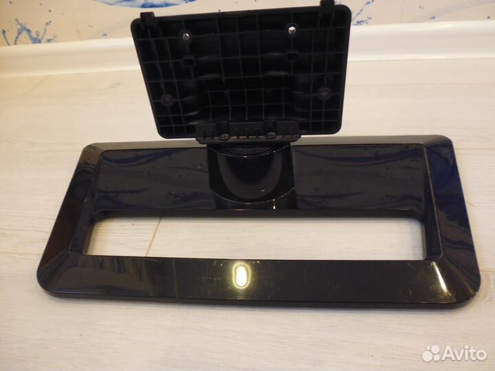 Подставка от LG 32LM580S с крепежом