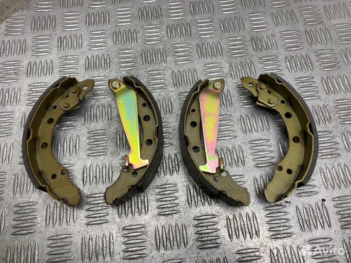 Колодки ручного тормоза задние Volkswagen Golf 1E7