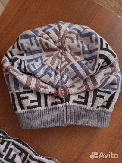 Шапка с шарфом