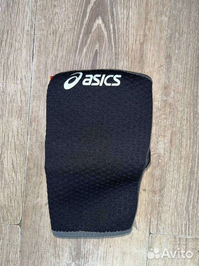 Суппорт локтя фирмы asics (короткий)