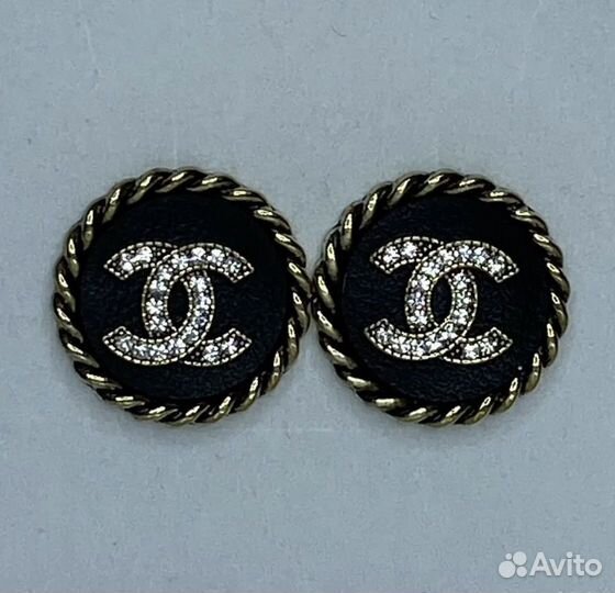 Серьги chanel разные