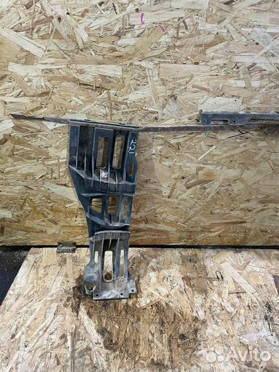 Кронштейн заднего бампера Мерседес W221 левый