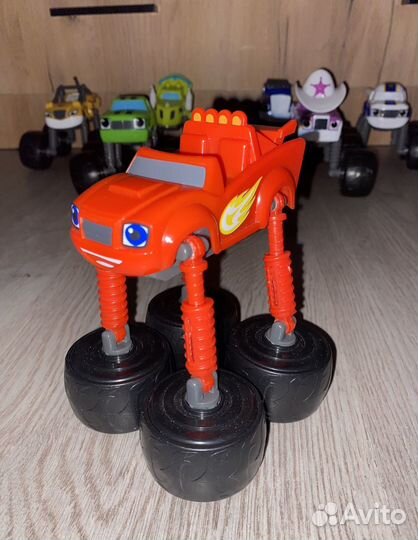 Вспыш и чудо машинки, трансформер/поющие