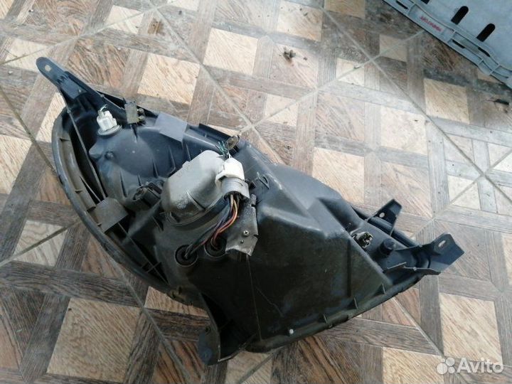 Фара передняя левая Toyota Funcargo NCP20