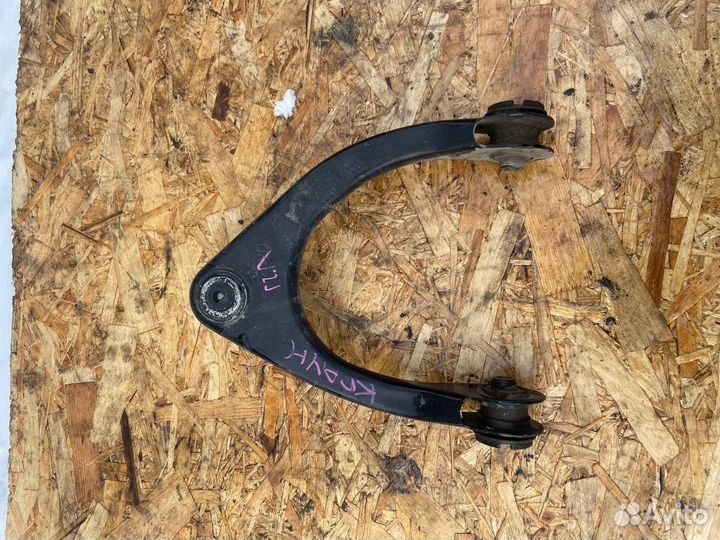 Верхний правый рычаг Toyota Crown S200