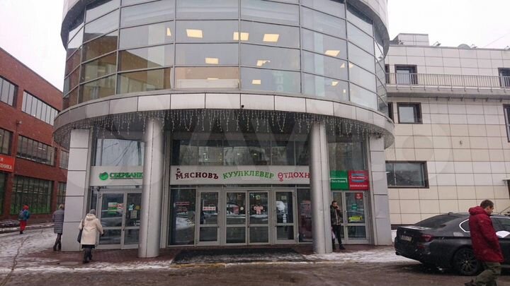 Торговая площадь при входе в ТЦ