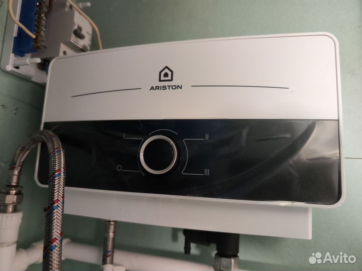 Проточный водонагреватель ariston