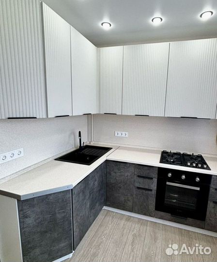 Кухня в новостройку угловая под потолок