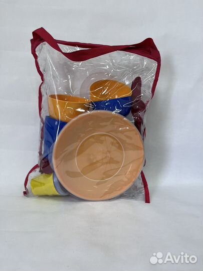 Набор пластиковой посуды